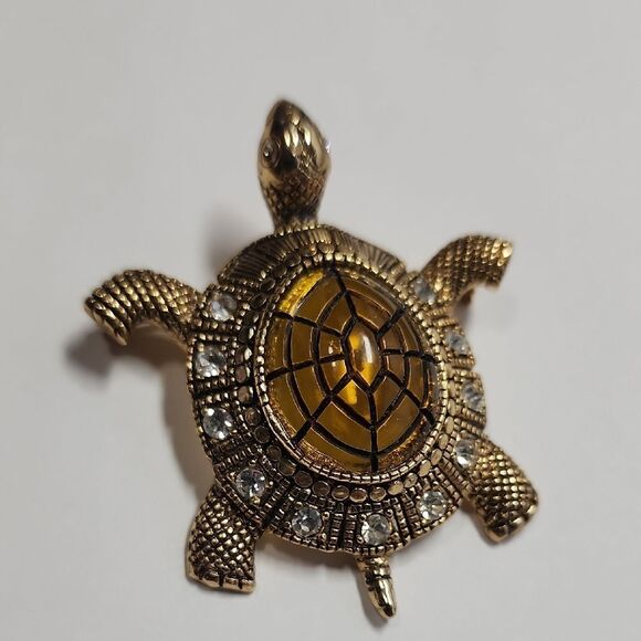 Elegant Gold Turtle Brooch with Rhinestones - Picture 1 of 4